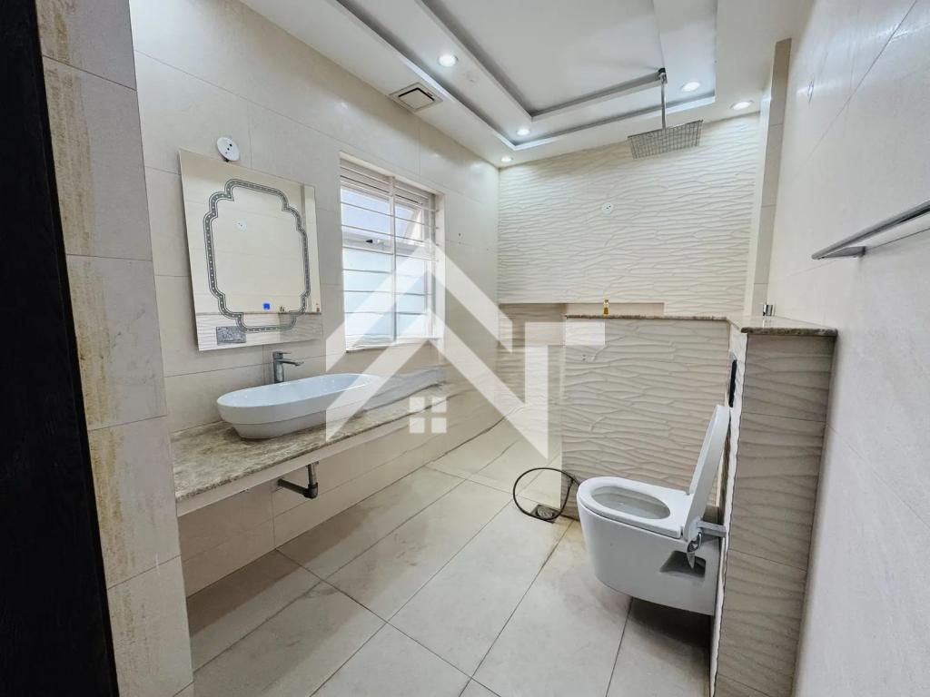 1 KANAL HOUSE WITH BASEMENT FOR RENT DHA PHASE 6