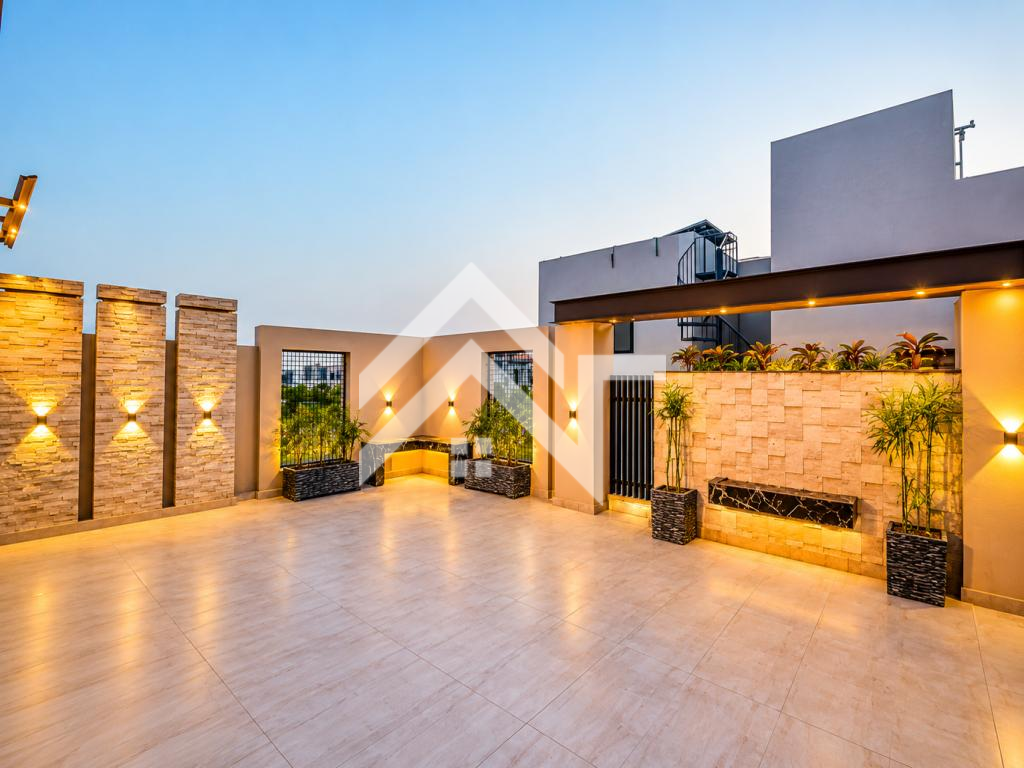 One Kanal Ultra Modern Luxurious Bungalow Near Big Park And Market Top Location For Rent