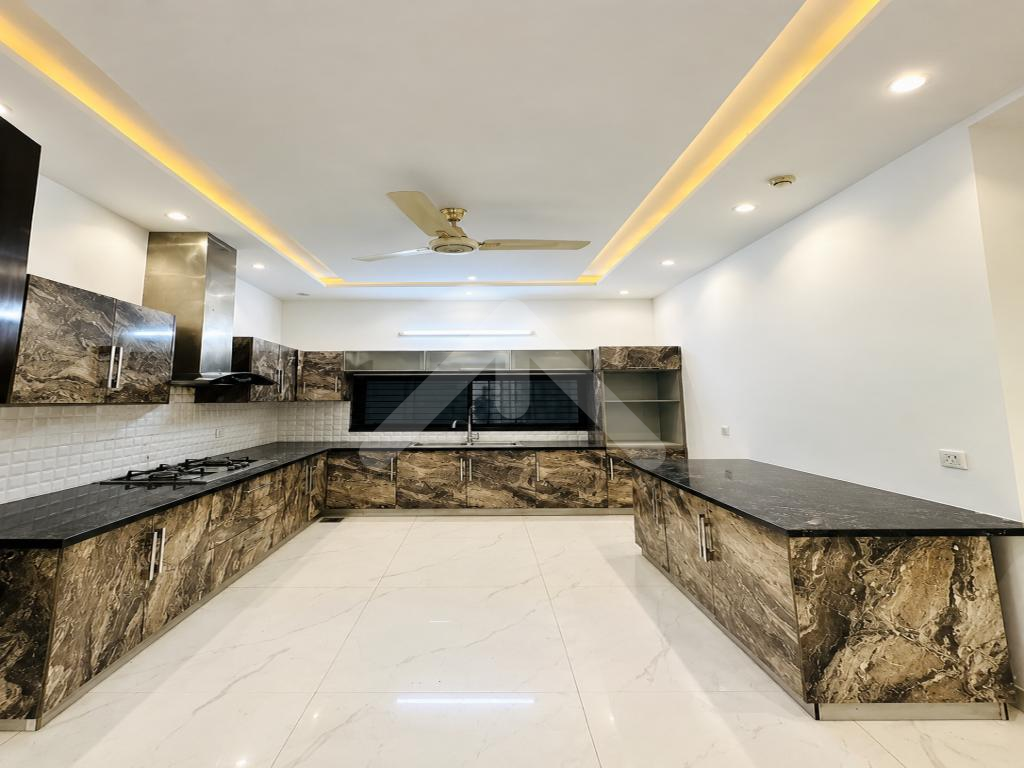 1 Kanal Full House With Basement For Rent